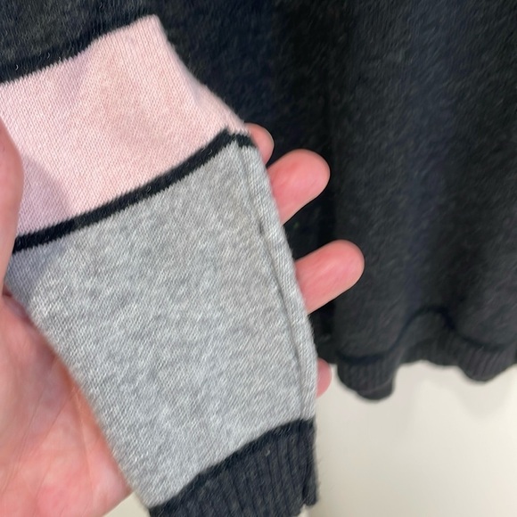 Vintage Made in Italy Everest Pink, Grey and Black Sweater - Picture 3 of 7